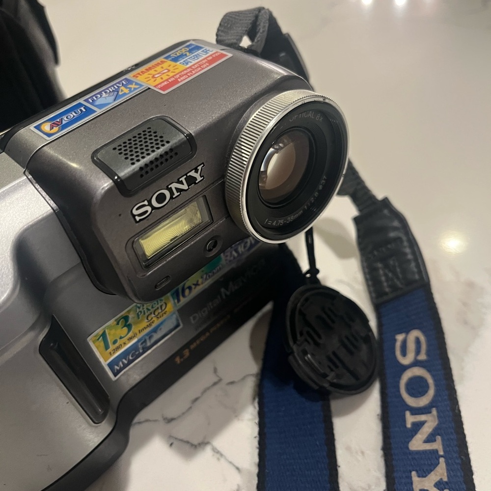 Sony Mavica MVC-FD88 0.4MP Digital Camera with Leather Case TESTED WORKS!! - Picture 3 of 9